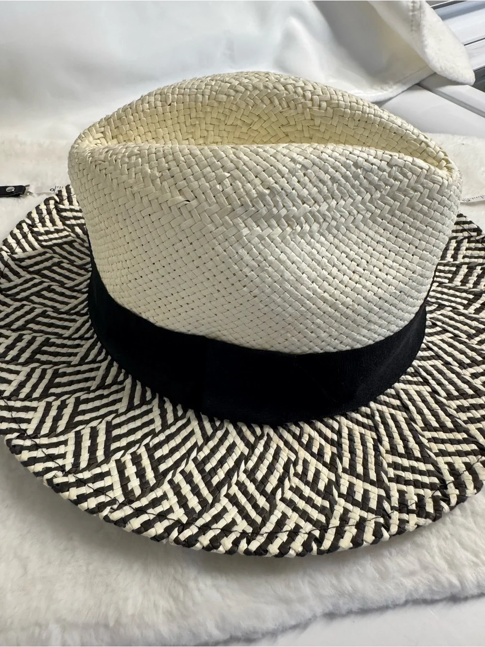 Halogen Two-Tone Straw Fedora Sun Hat in Cream & Black
